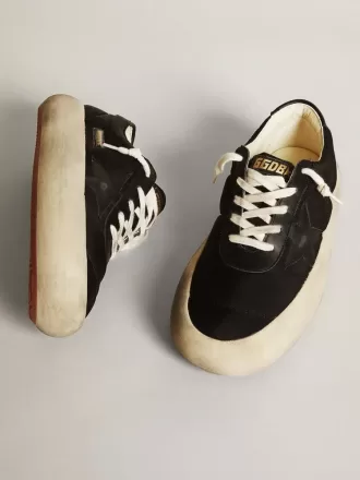 Zapatos Space-Star en nailon negro con estrella y lengüeta en el talón de piel negra.