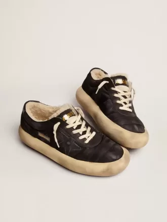 Zapatos Space-Star para mujer en nailon acolchado negro con forro de piel de oveja.