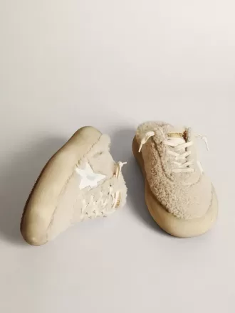 Zuecos Space-Star para mujer en piel de oveja beige con estrella de cuero blanco