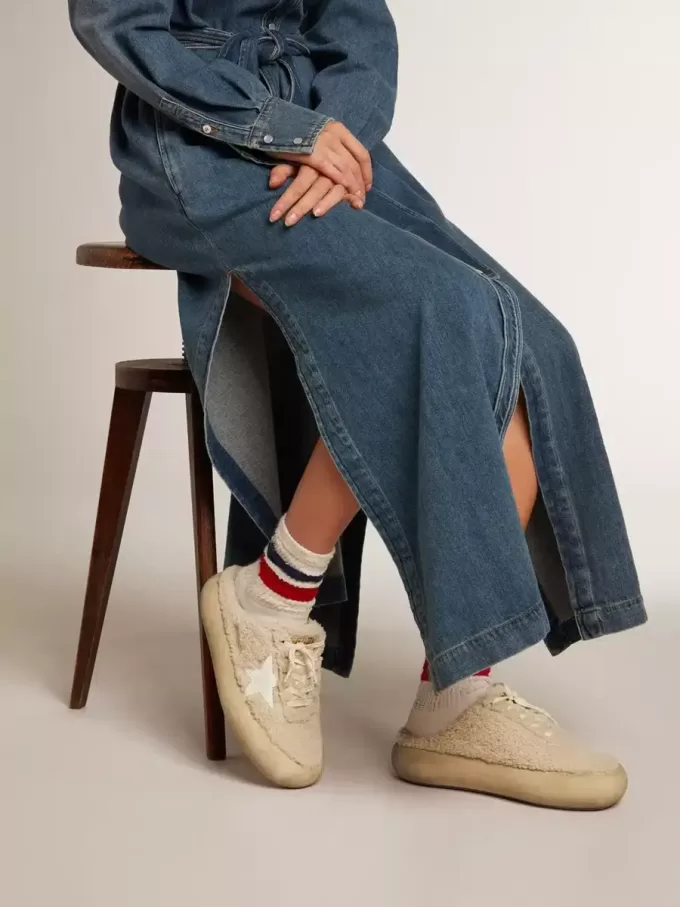 Zuecos Space-Star para mujer en piel de oveja beige con estrella de cuero blanco